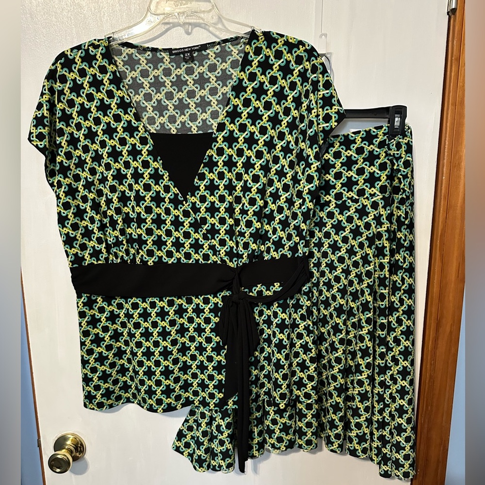 Women’s Skirt and Blouse, Size 2X